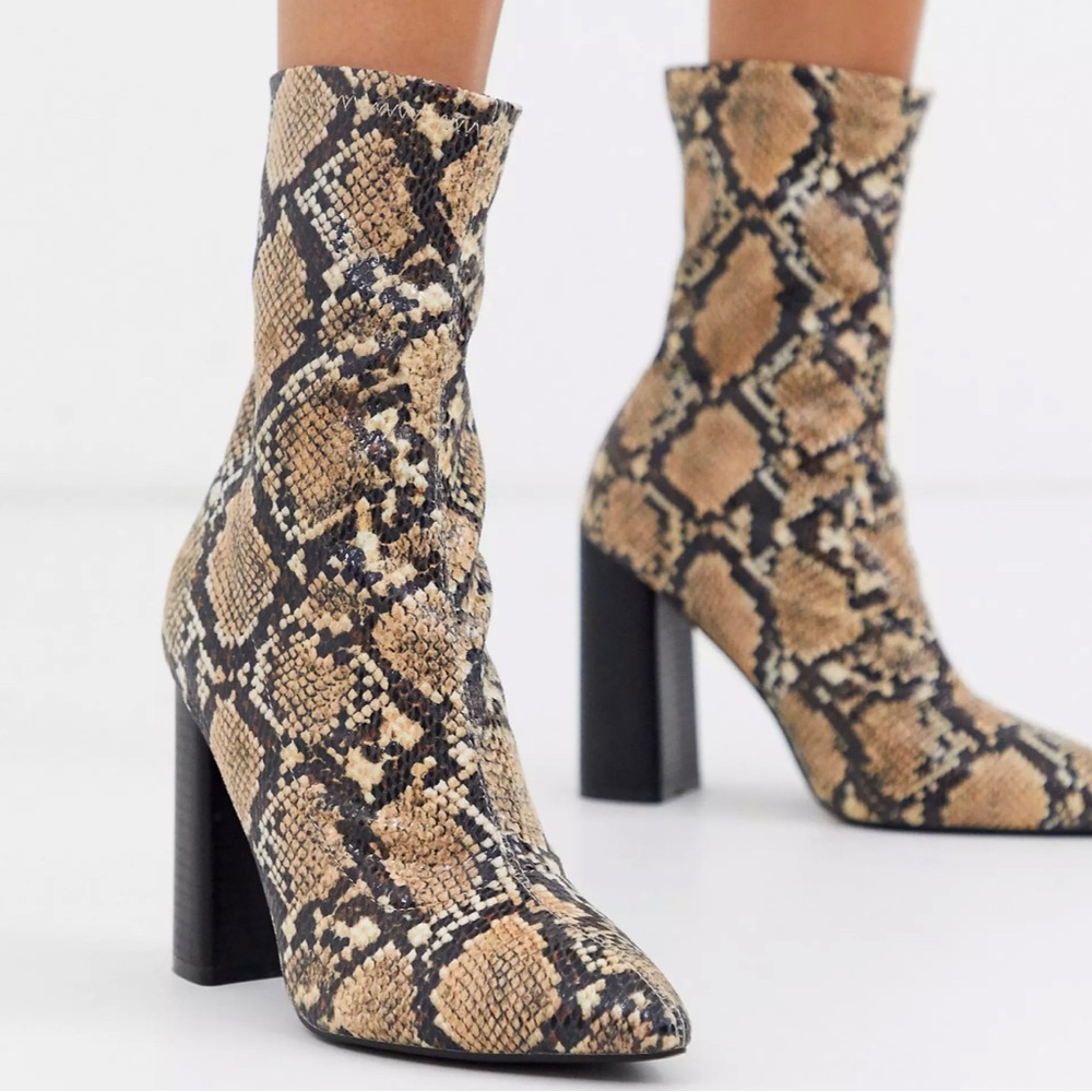 Womens Size 8 Snake Print Heeled Boots